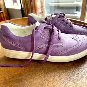 ⛳ Women’s casual hybrid golf shoe